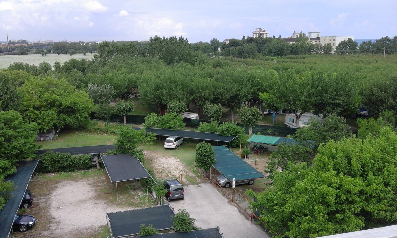 Hotel Meuble Cordiale Misano Adriatico Exterior foto